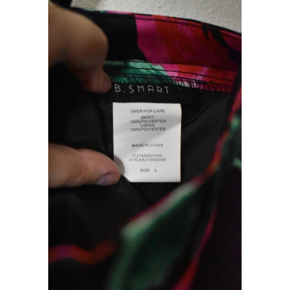 B. Smart Floral Mini Skirt Womens Size 0 Black Pink Rose Satin A-Line Modern Era - Picture 8 of 9